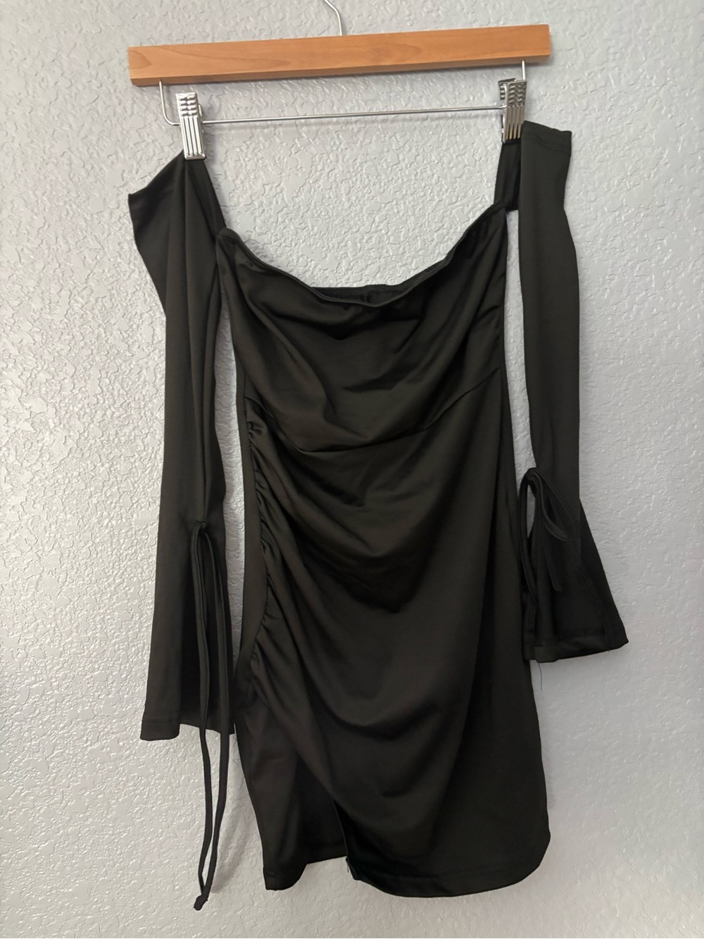 SHEIN Black Off-Shoulder Ruched Mini Dress with Tie Sleeves